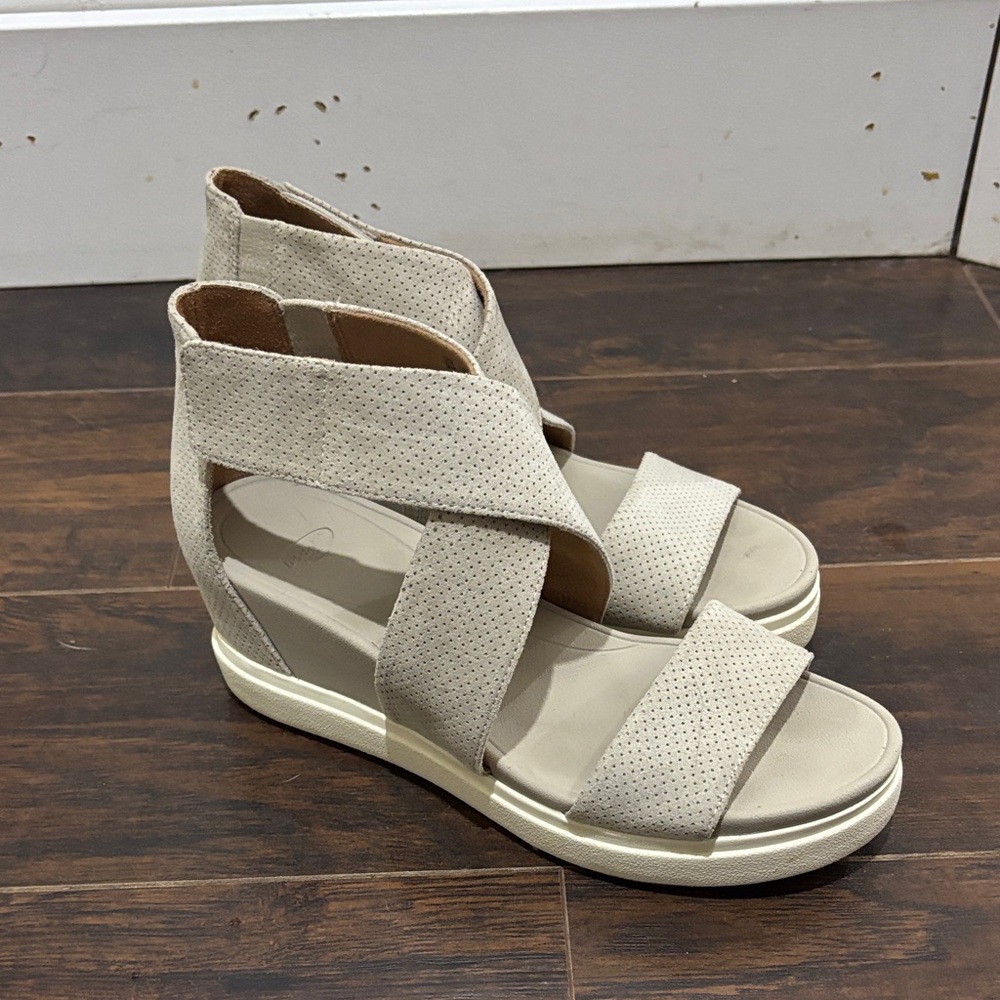 Dr. Scholl's Cream Wedge Sandals